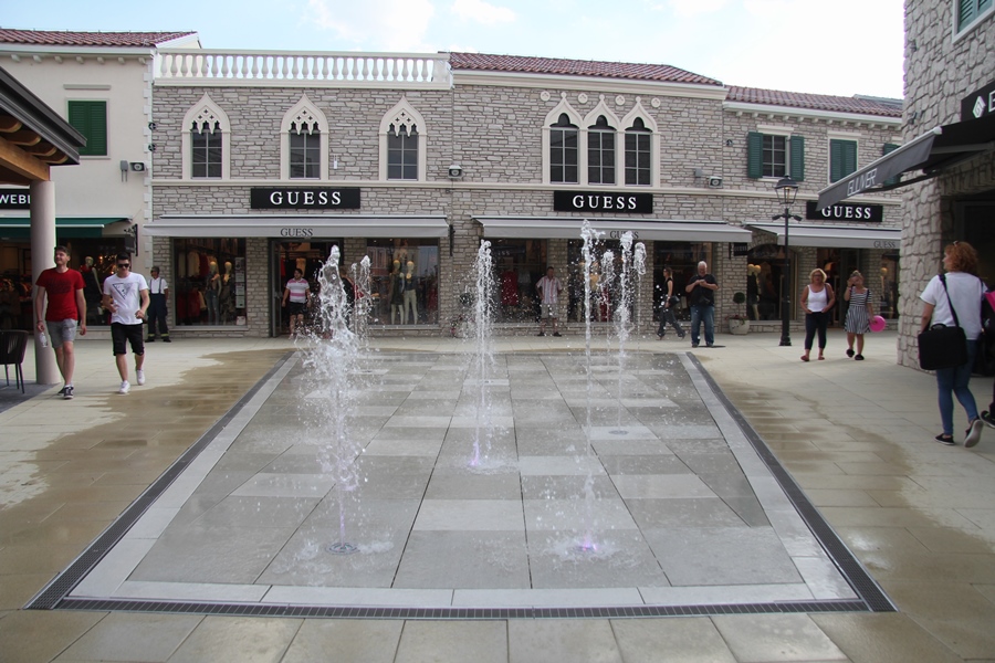 00000232 designer outlet croatia 3